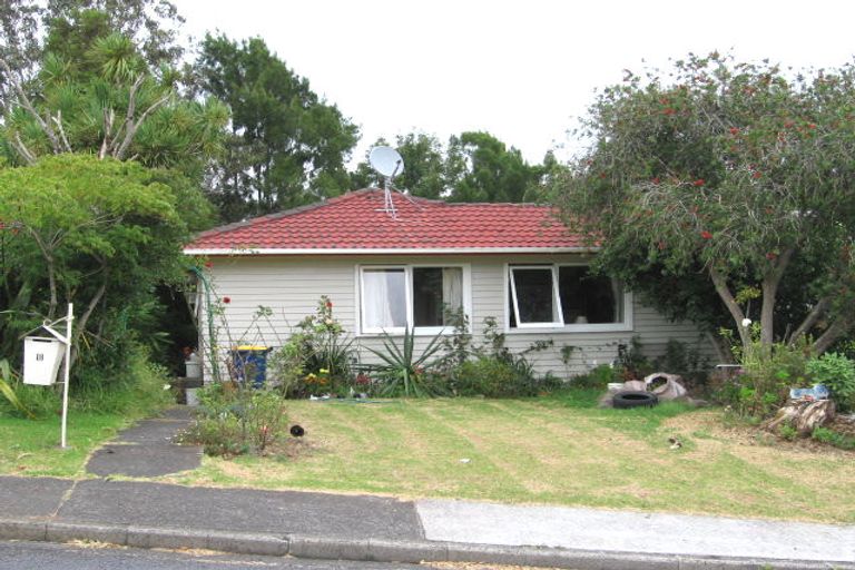 Photo of property in 8 Pavola Grove, Glenfield, Auckland, 0629