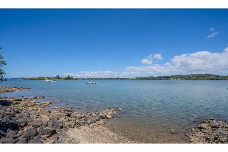 Photo of property in 54 Rangitane Loop Road, Kerikeri, 0294
