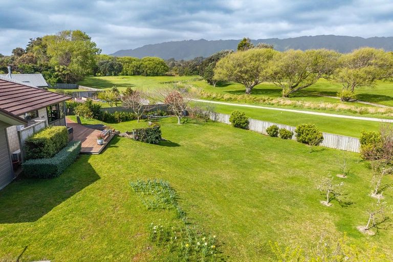 Photo of property in 38 Titoki Road, Waikanae Beach, Waikanae, 5036