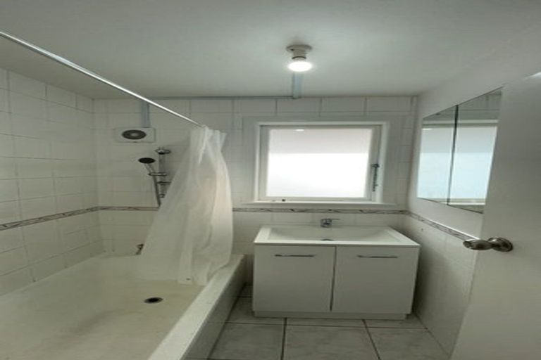 Photo of property in 29 Chorley Avenue, Massey, Auckland, 0614