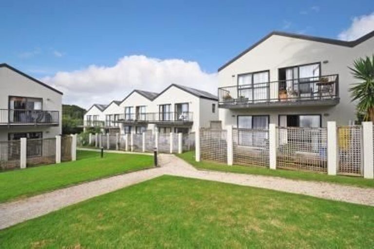 Photo of property in Norfolk Pines, 2/437b Albany Highway, Albany, Auckland, 0632