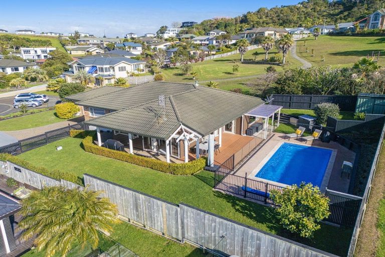 Photo of property in 14 Astor Place, Orewa, 0931