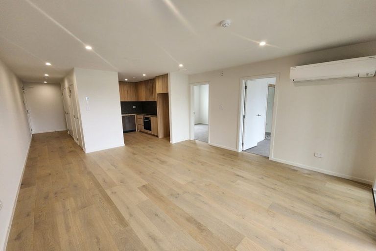 Photo of property in 2/64 Coronation Road, Hillcrest, Auckland, 0627