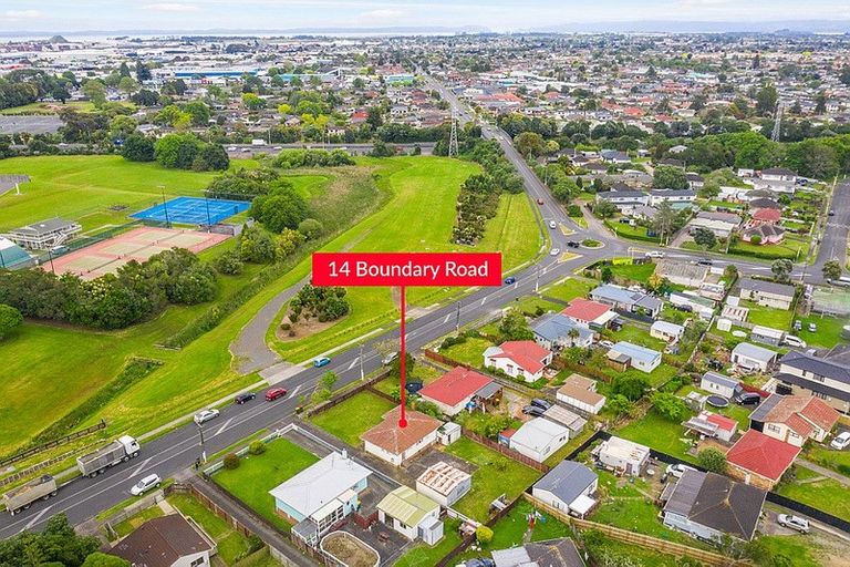 Photo of property in 14 Boundary Road, Clover Park, Auckland, 2019