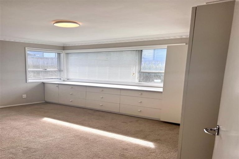 Photo of property in 13 Harmel Road, Glendene, Auckland, 0602