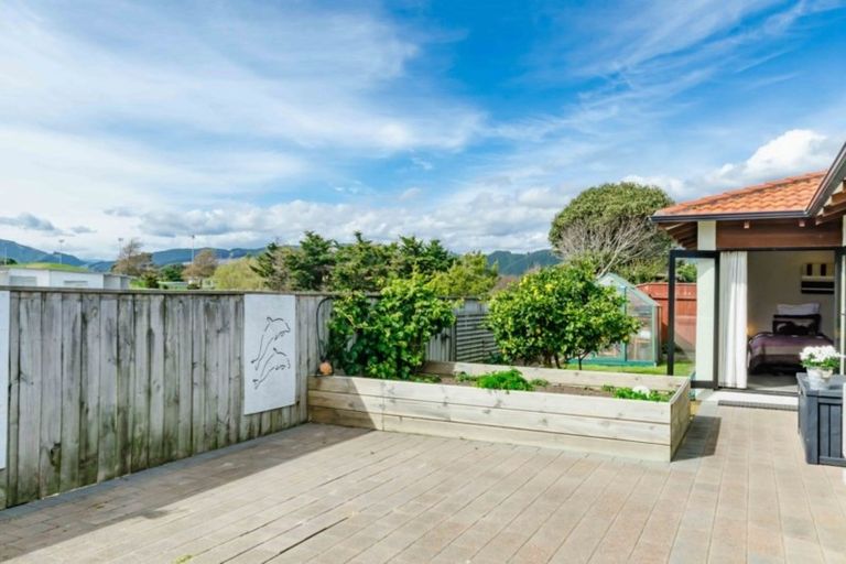 Photo of property in 11 Central Park, Paraparaumu Beach, Paraparaumu, 5032