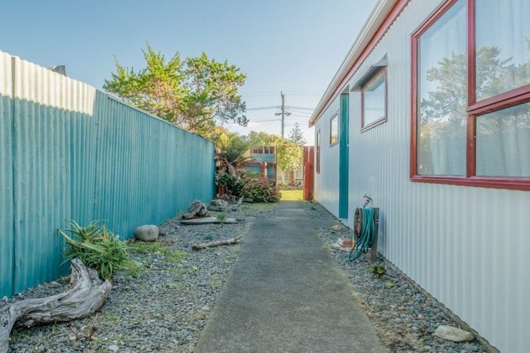 Photo of property in 180a Cornfoot Street, Castlecliff, Whanganui, 4501