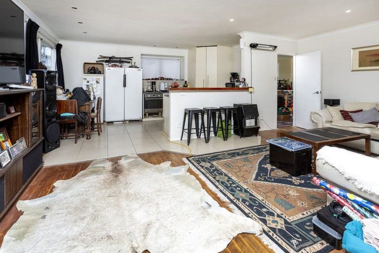 Photo of property in 71 Lauderdale Road, Birkdale, Auckland, 0626