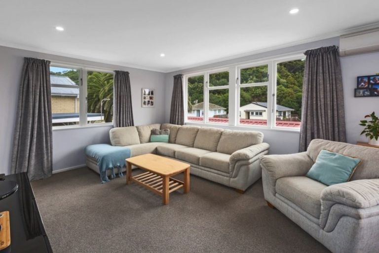 Photo of property in 91 Rangituhi Crescent, Takapuwahia, Porirua, 5022