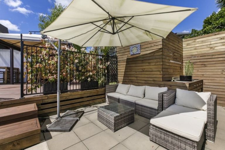 Photo of property in 1 Waitawa Place, Lynmore, Rotorua, 3010