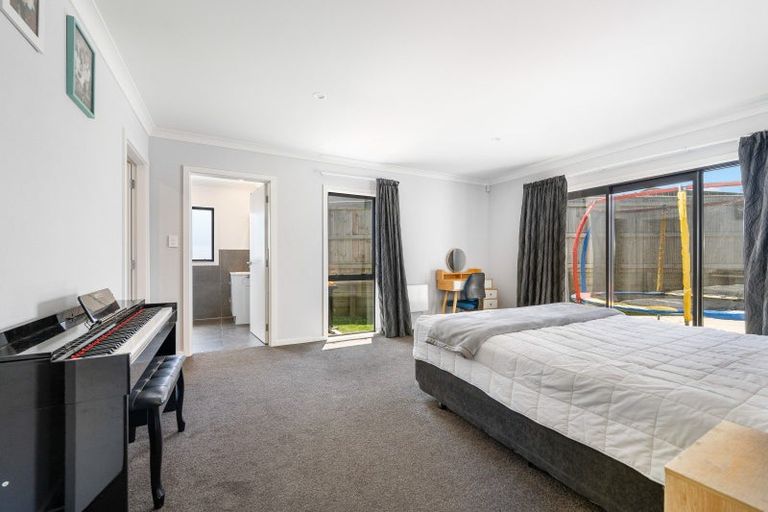 Photo of property in 1 Vaucluse Heights, Fitzherbert, Palmerston North, 4410