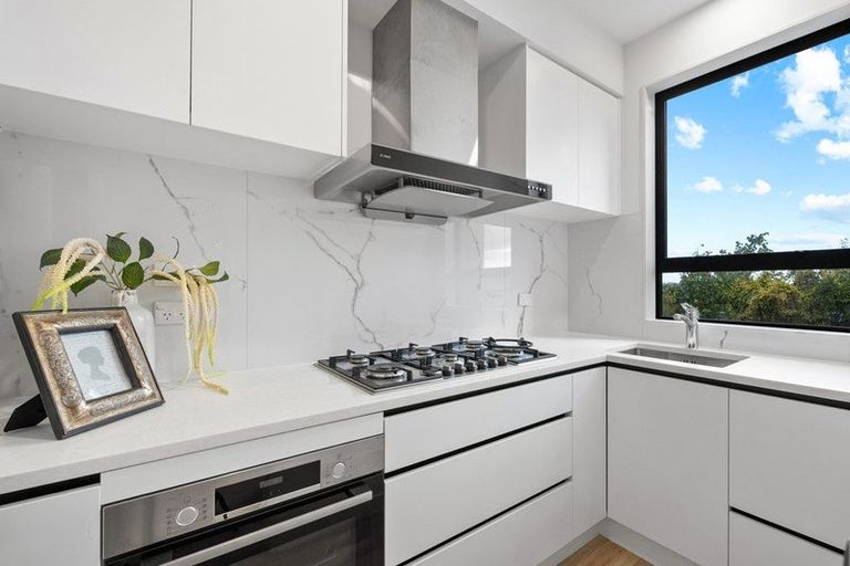 Photo of property in 4d Fowler Street, Northcote, Auckland, 0627