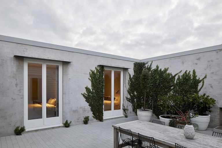 Photo of property in 13 Oxford Terrace, Devonport, Auckland, 0624