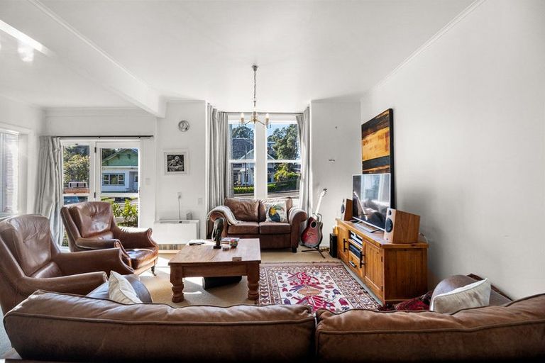 Photo of property in 28 Carrington Street, New Plymouth, 4310
