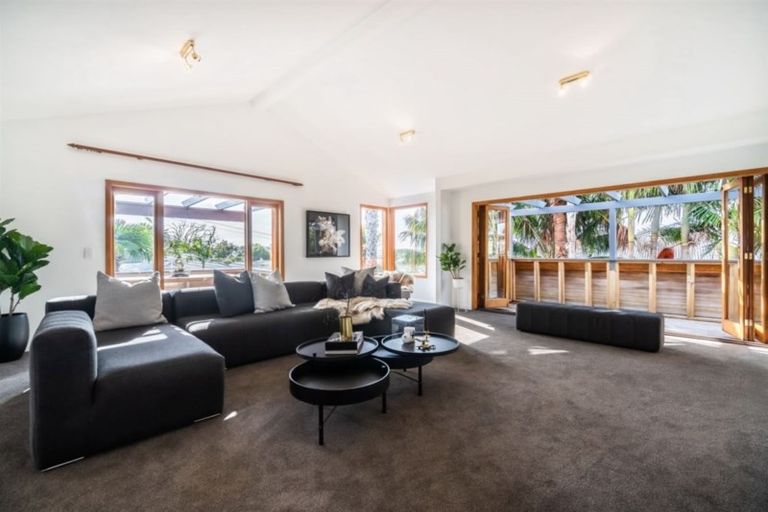Photo of property in 13 Richmond Avenue, Northcote Point, Auckland, 0627
