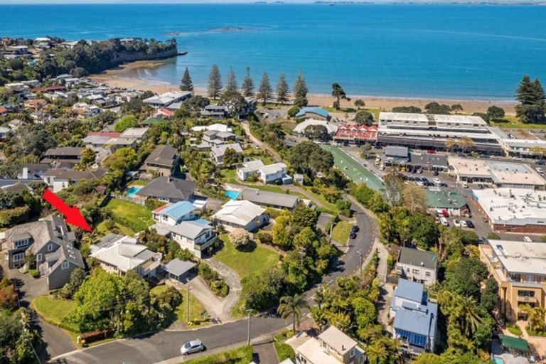 Photo of property in 35 Bayview Road, Browns Bay, Auckland, 0630