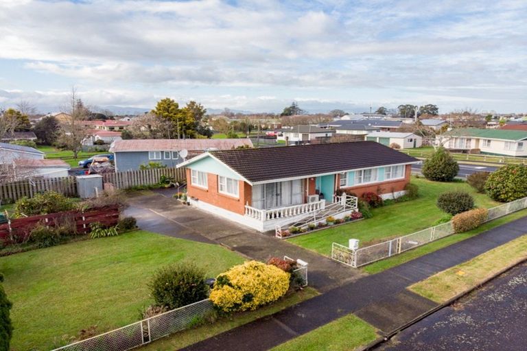 Photo of property in 16 Paul Drive, Ngatea, 3503