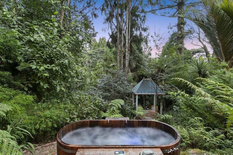 Photo of property in 4 Opou Road, Titirangi, Auckland, 0604