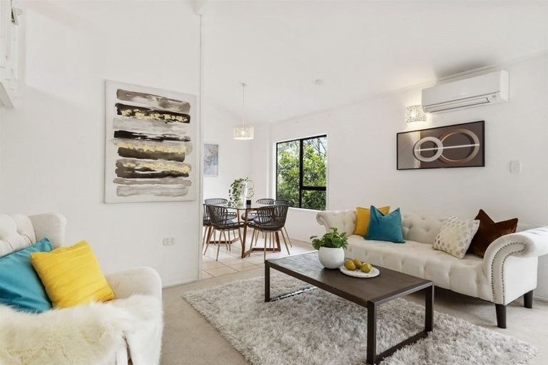 Photo of property in 1/4 Braund Place, Glenfield, Auckland, 0629