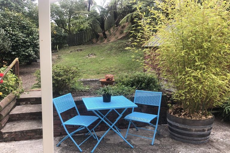 Photo of property in 32 Mills Road, Brooklyn, Wellington, 6021