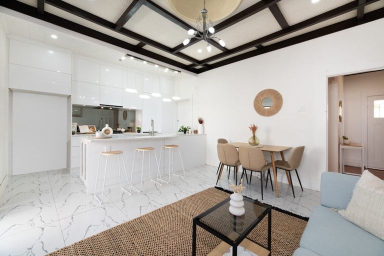 Photo of property in 118a Hutchinson Avenue, New Lynn, Auckland, 0600