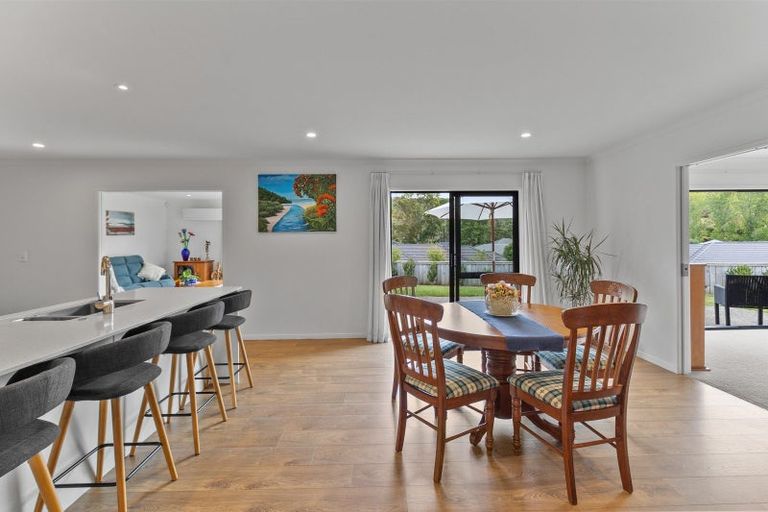 Photo of property in 18 Applemoors Way, Riverhead, 0820