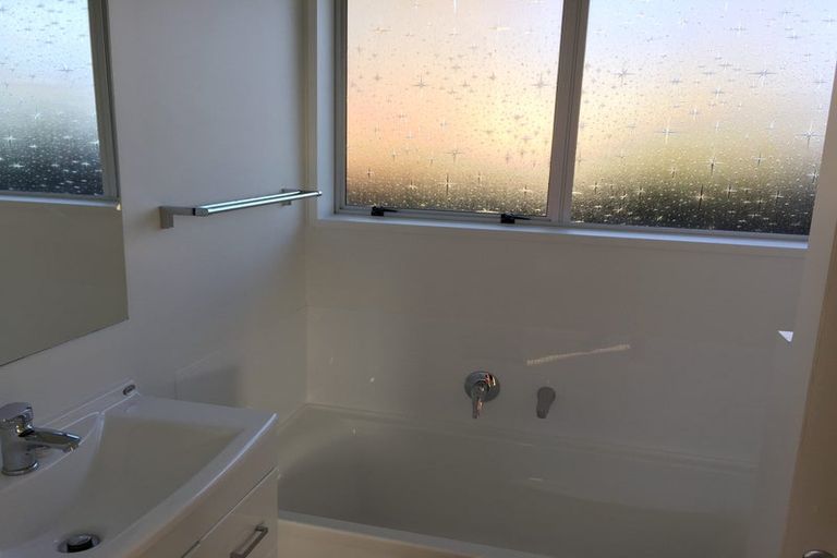 Photo of property in 32 Dunbarton Street, Redwood, Christchurch, 8051