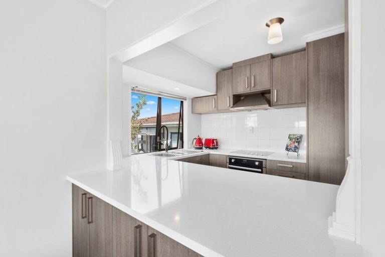 Photo of property in 1/6 Reynolds Place, Torbay, Auckland, 0630