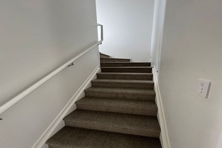 Photo of property in 14 Medallion Drive, Oteha, Auckland, 0632