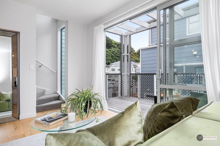 Photo of property in 5a Park Street, Thorndon, Wellington, 6011