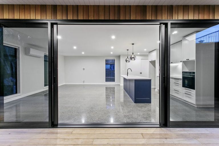 Photo of property in 7 Kaihuia Lane, Oratia, Auckland, 0604