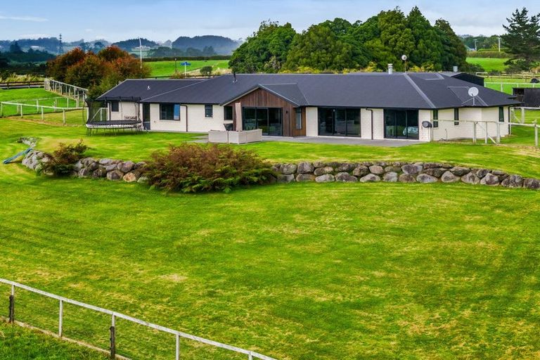 Photo of property in 376 Egmont Road, Hillsborough, New Plymouth, 4372