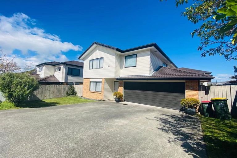 Photo of property in 16 Andover Way, Goodwood Heights, Auckland, 2105