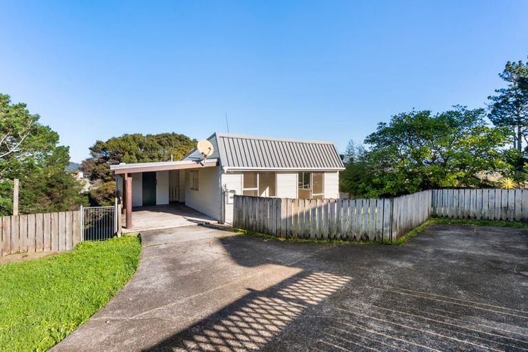 Photo of property in 10 Denver Avenue, Sunnyvale, Auckland, 0612