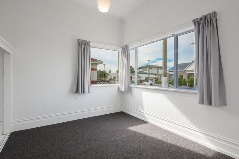 Photo of property in 114 Macandrew Road, South Dunedin, Dunedin, 9012