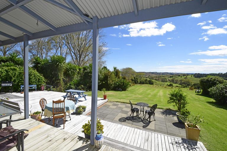 Photo of property in 10 Rangiora Road, Kaiwaka, 0573