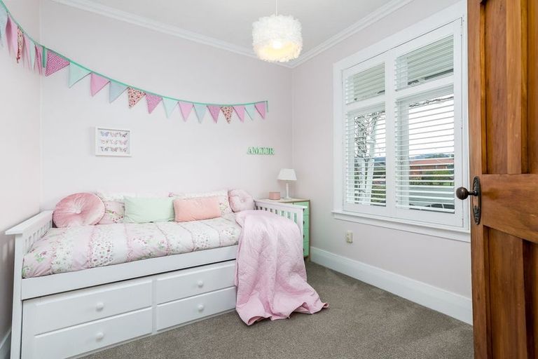 Photo of property in 15 Herbert Street, Waimate, 7924