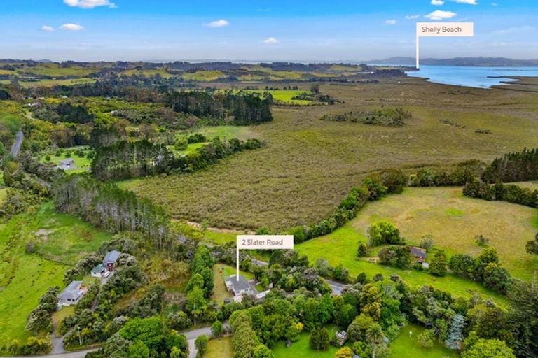 Photo of property in 2 Slater Road, South Head, Helensville, 0874