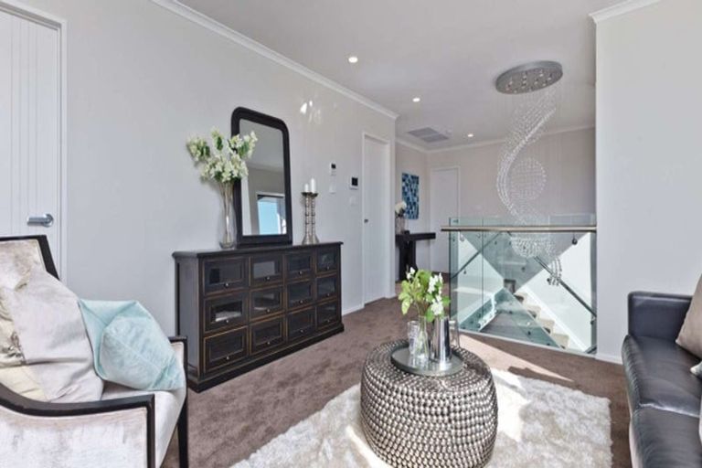 Photo of property in 33 Cilliers Drive, Silverdale, 0932