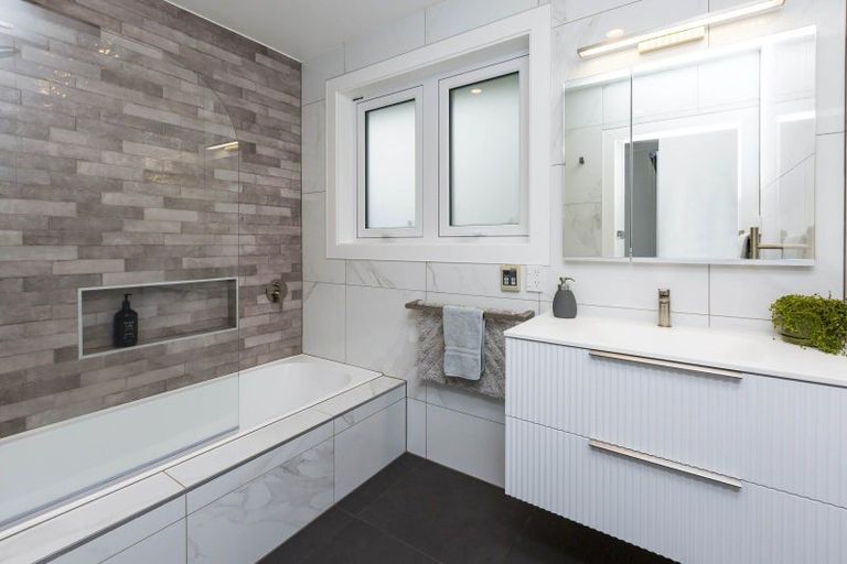 Photo of property in 46 Holdsworth Avenue, Trentham, Upper Hutt, 5018