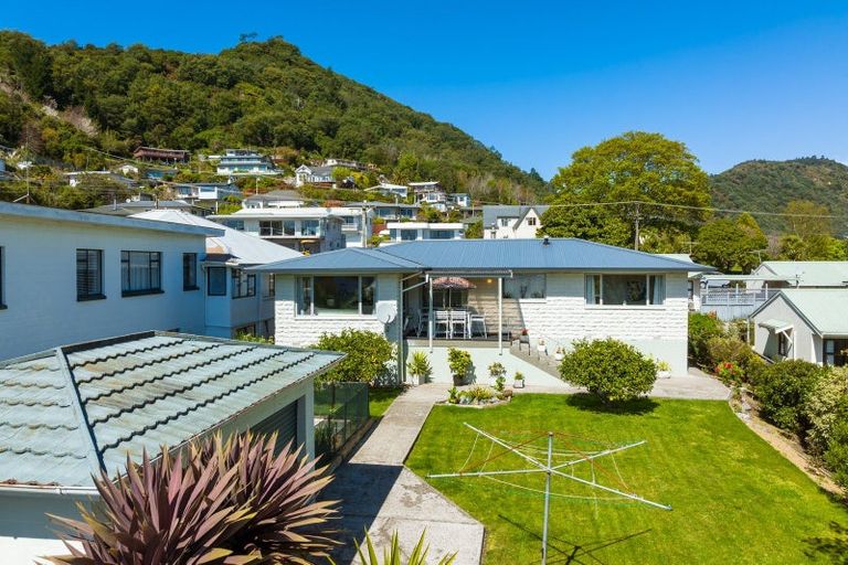 Photo of property in 23 Broadway, Picton, 7220