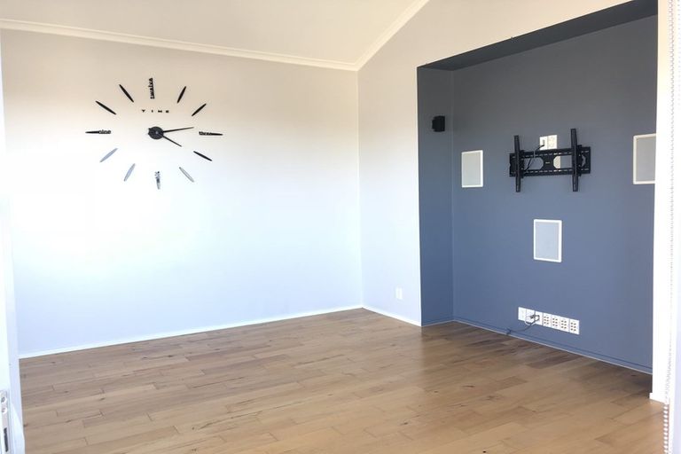 Photo of property in 27 Lagoon Way, West Harbour, Auckland, 0618