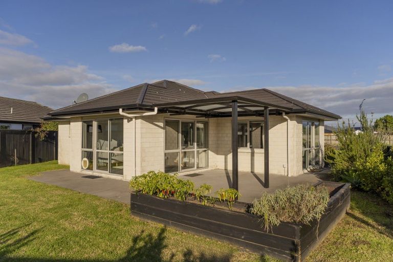 Photo of property in 2 Oscar Place, Whitianga, 3510