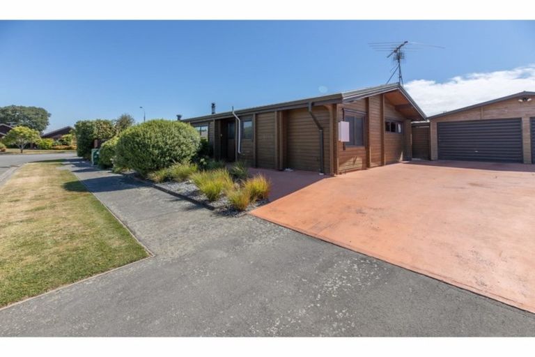 Photo of property in 40 Shenley Drive, Belfast, Christchurch, 8051