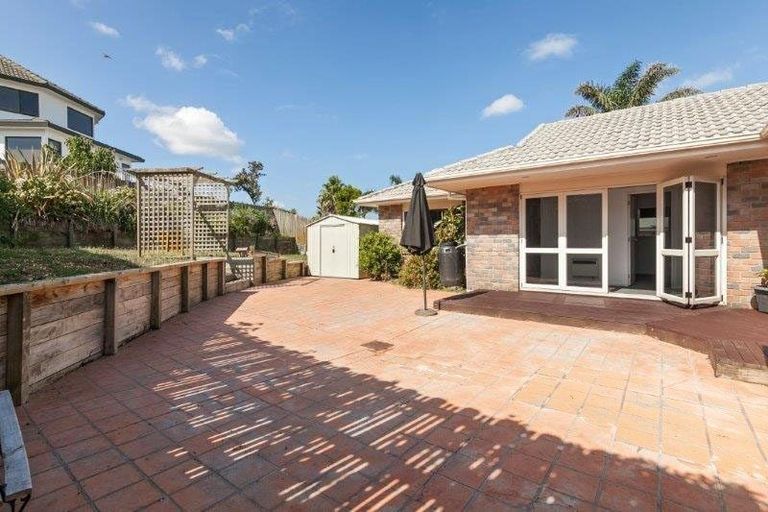 Photo of property in 14 Ribbonwood Crescent, Goodwood Heights, Auckland, 2105