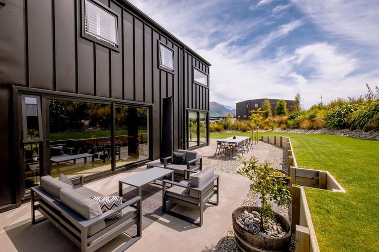 Photo of property in 19 Kirimoko Crescent, Wanaka, 9305