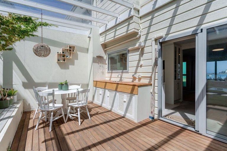 Photo of property in 3/222 The Esplanade, Island Bay, Wellington, 6023