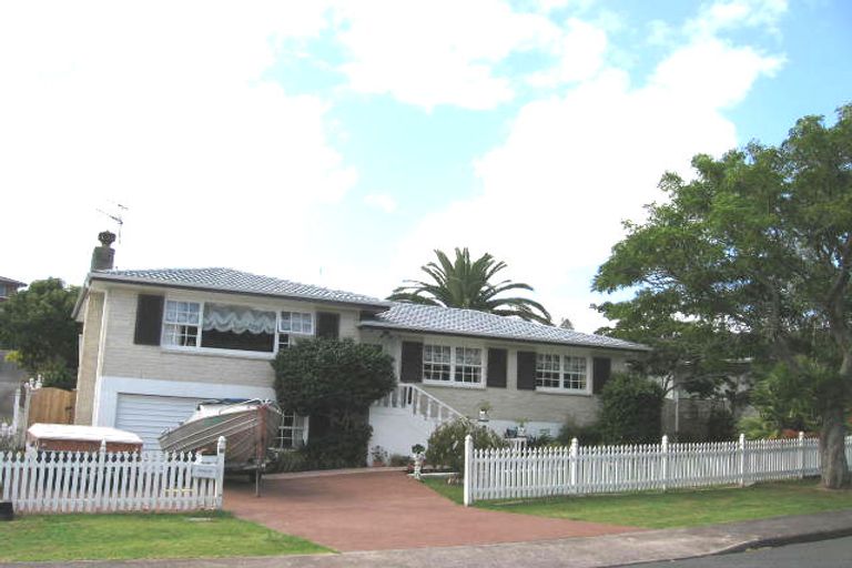 Photo of property in 43 Simon Ellice Drive, Bayview, Auckland, 0629