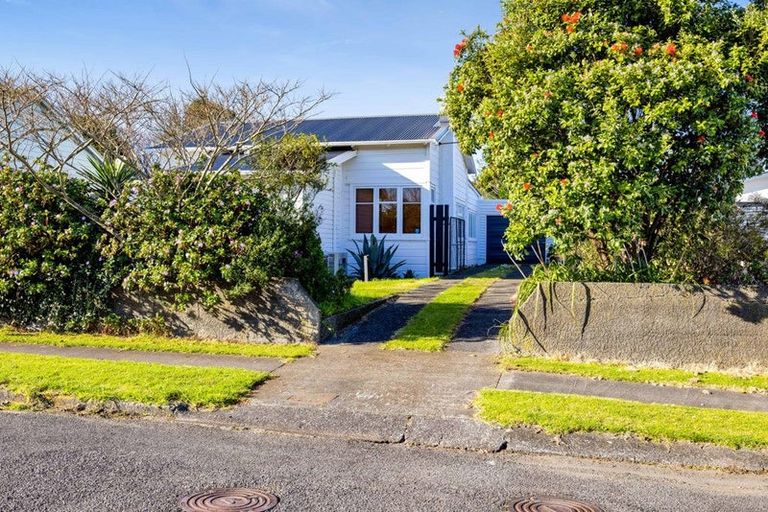 Photo of property in 35 Victoria Street, Patea, 4520