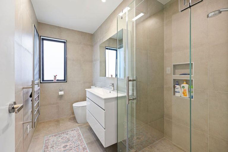 Photo of property in 9e Glenfern Road, Mellons Bay, Auckland, 2014